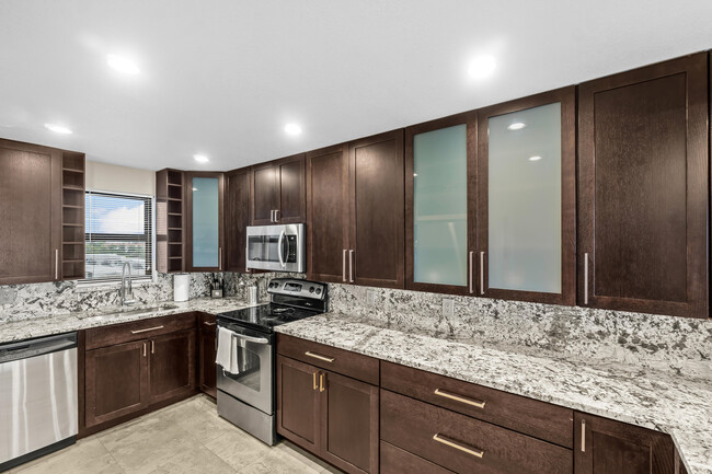 Foto del edificio - 2400 DC Country Club Boulevard