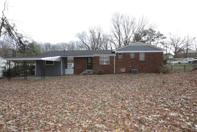 Building Photo - 3909 University St