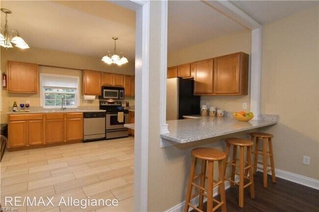 Building Photo - 4 br, 2.5 bath House - 1430 W. 38TH STREET