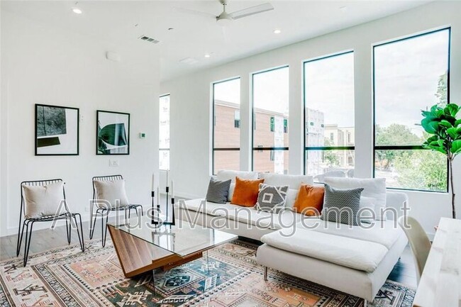 Foto del edificio - 4708 Monarch St