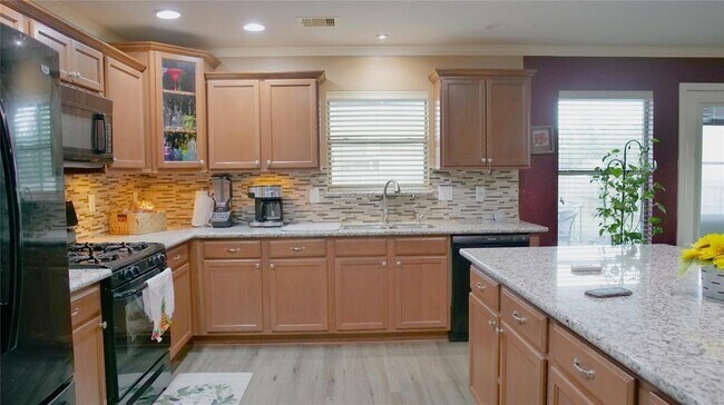 Building Photo - 7702 Shavano Ln