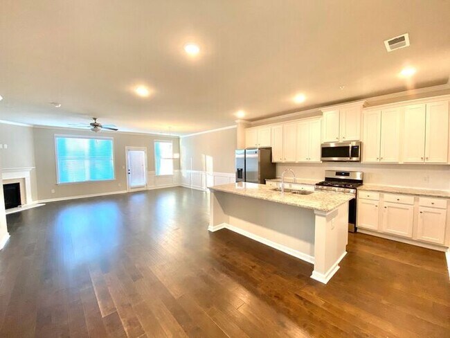 Building Photo - 540 Walton Dr