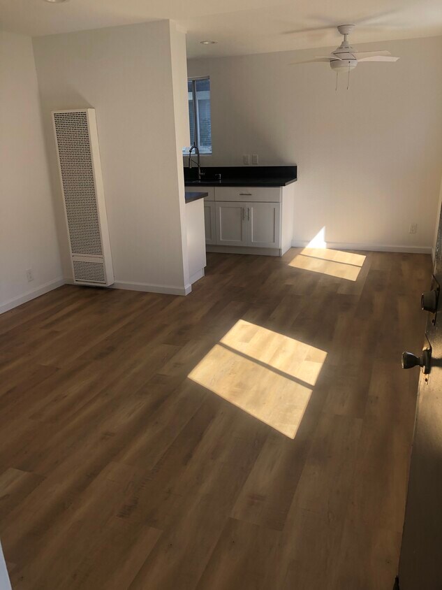 Living Room - 2333 Penmar Ave