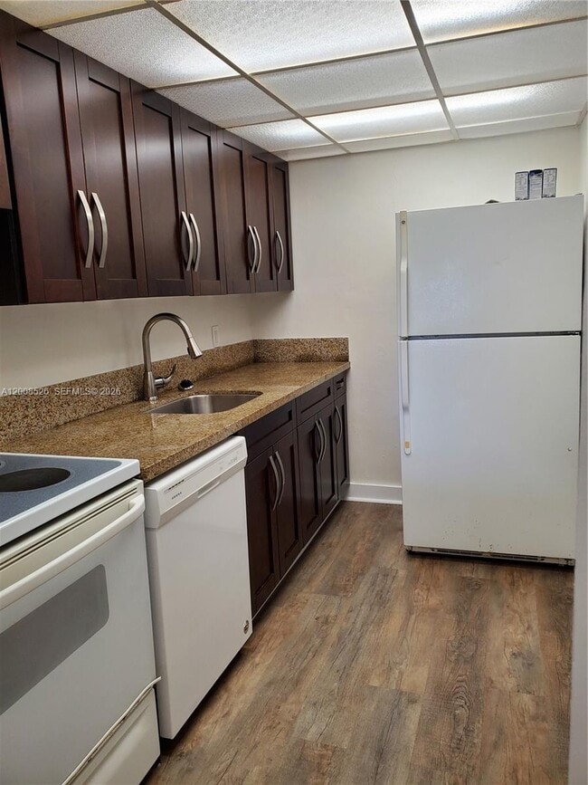 Building Photo - 1230 NE 139th St