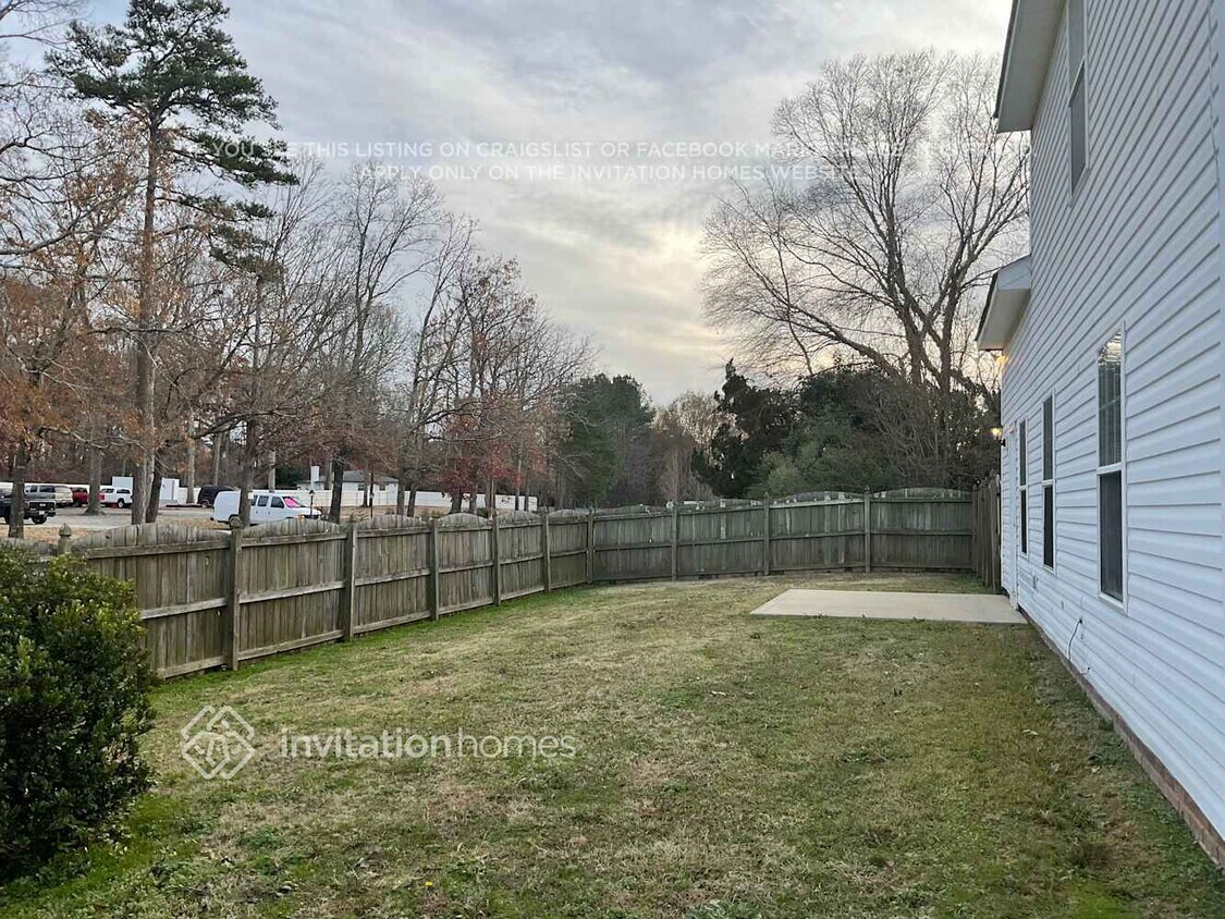 Foto del edificio - 2806 Rosemeade Dr