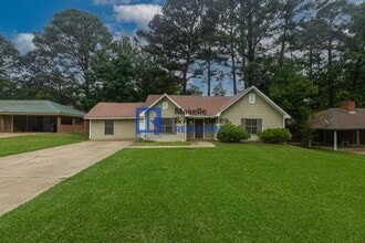 Building Photo - 108 Wildwood Ln