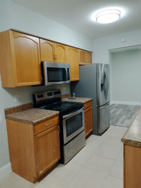 Foto del edificio - 1424 White Pine Dr