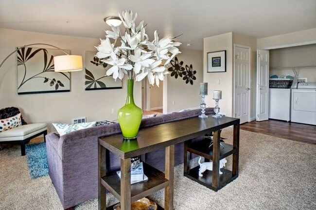 Foto del edificio - z-120125-Trax at DuPont Station Apartments