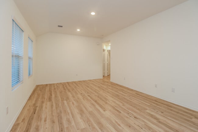 Building Photo - 1614 Oleander Grns Dr