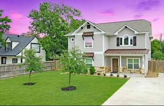 Building Photo - 204 Francis Dr