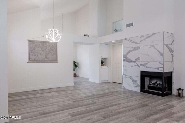 Building Photo - 3247 E Wildwood Dr