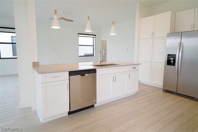 Foto del edificio - 5630 Carrara Dr