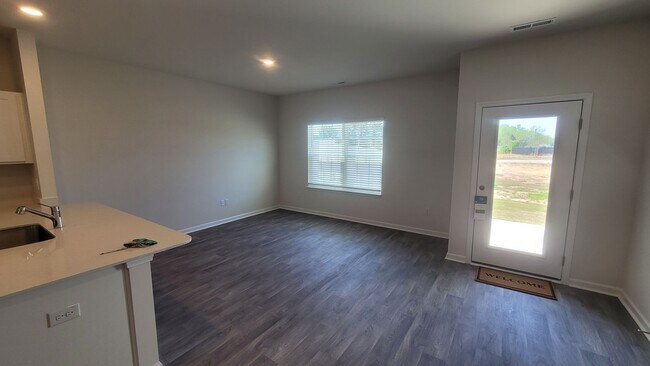 Foto del edificio - Beautiful New Townhome for Military Tenant