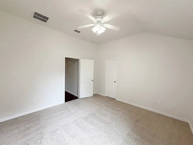Building Photo - 2126 Highland River Dr