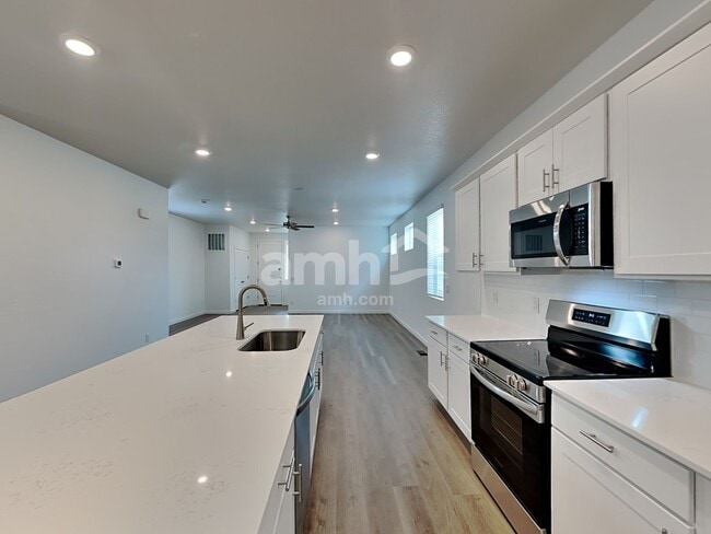Building Photo - 26103 E Calhoun Pl