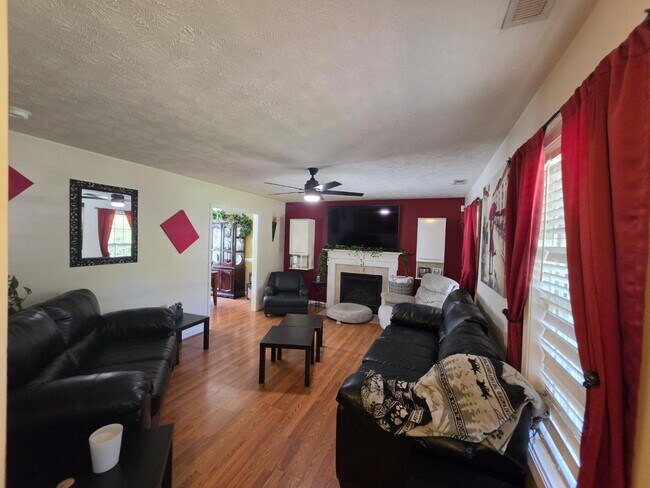 Building Photo - 247 Valley View Ct