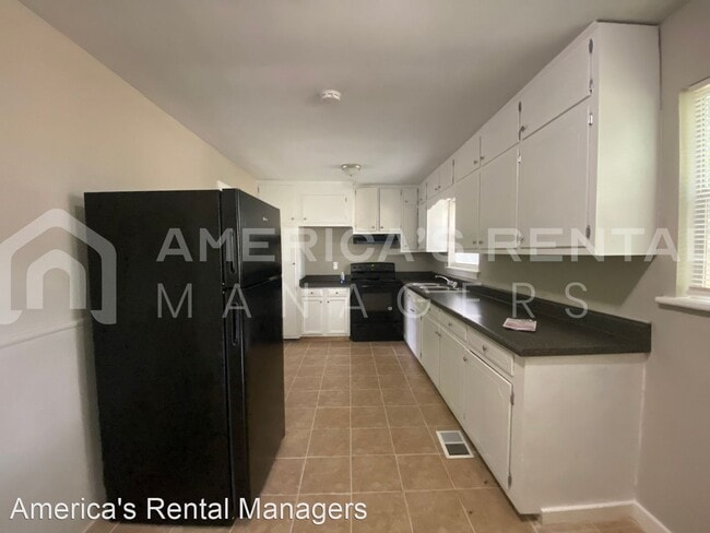 Building Photo - 3 br, 1 bath House - 828 Vanderbilt Street