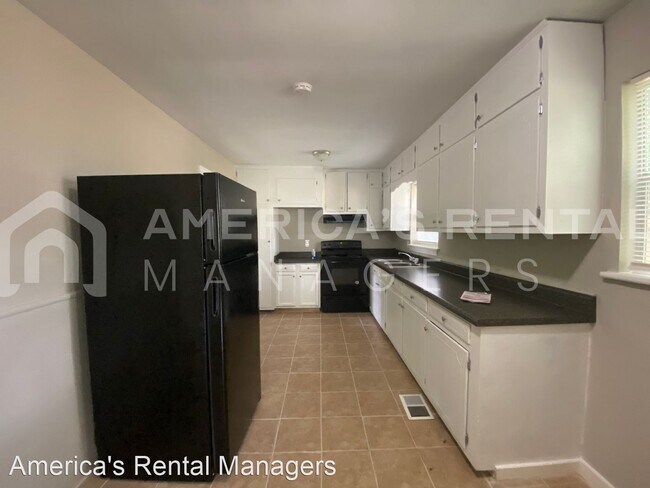 Foto del edificio - 3 br, 1 bath House - 828 Vanderbilt Street