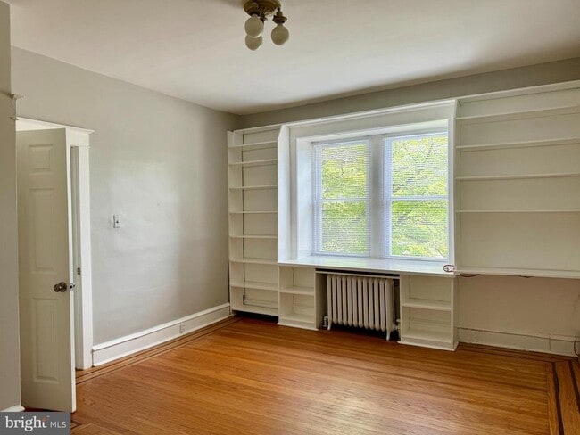 Foto del edificio - 7848 Montgomery Ave