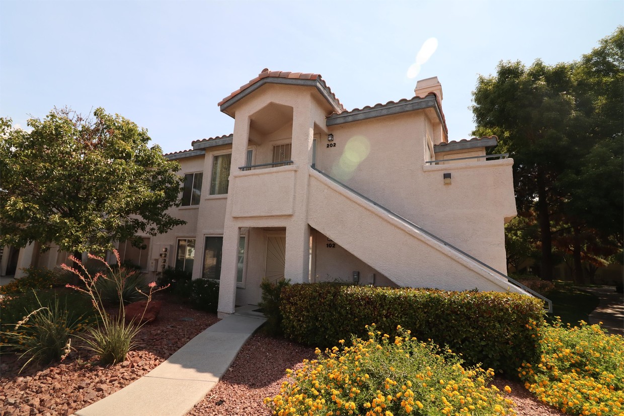 Primary Photo - 5206 Mandalay Springs Dr