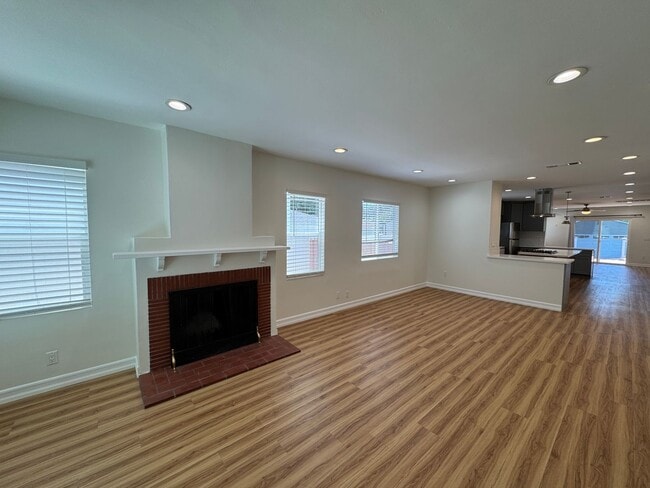 Building Photo - 2150 Crescent Ave