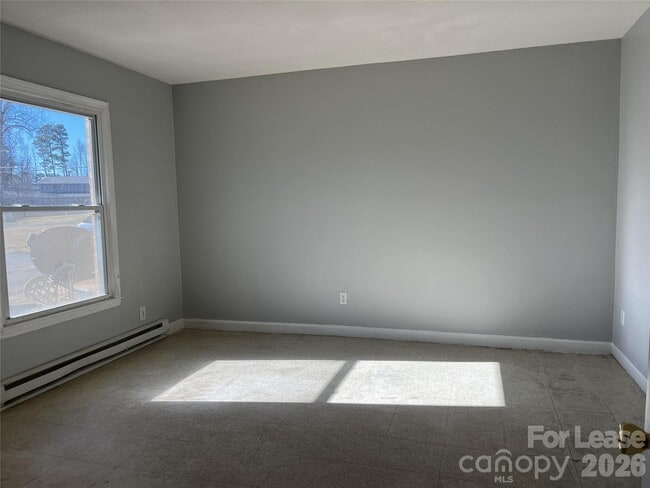 Foto del edificio - 2667 Dr Carver Rd