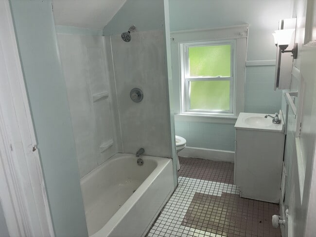 Foto del edificio - 639 Fairgreen Ave