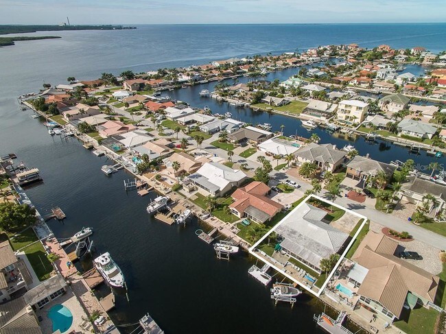 Building Photo - 5100 S Shore Dr