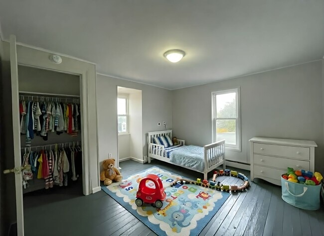 Building Photo - 201 E Cottage Pl