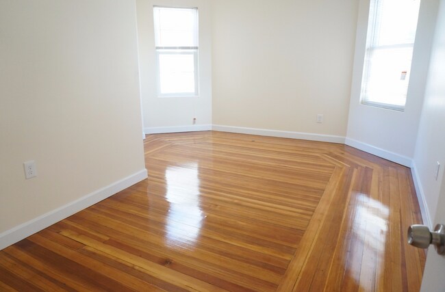 Building Photo - 21 Weitz St