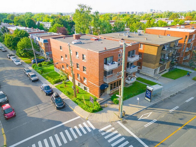 Building Photo - 3871 Rue Beaubien E