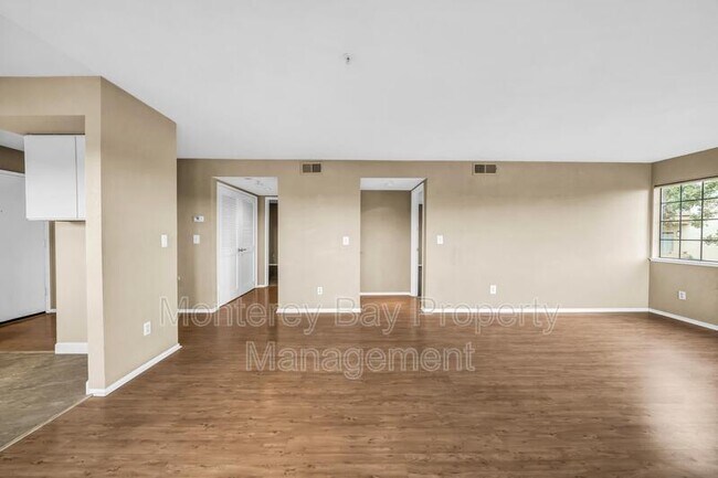 Foto del edificio - 421 Pheasant Ridge Rd