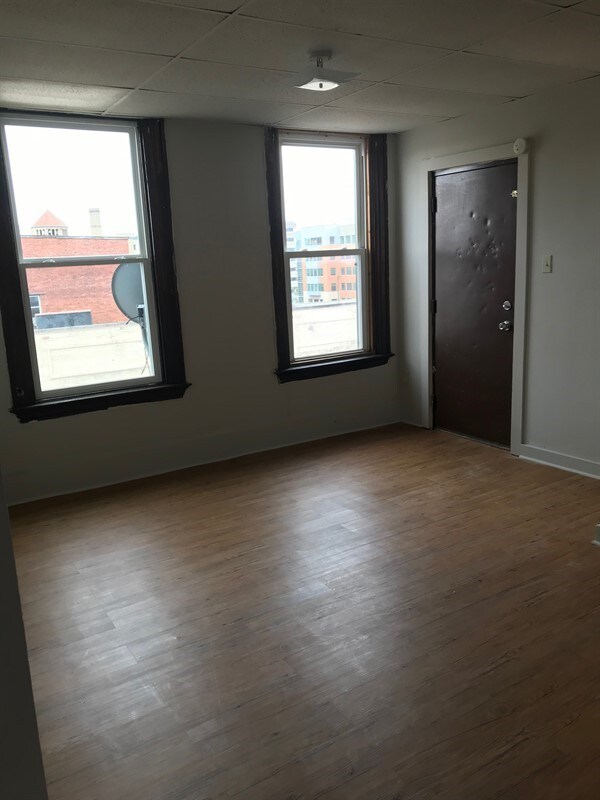 Building Photo - 17 W. Chestnut St. Apt. D