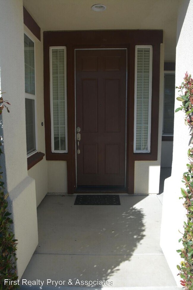 Building Photo - 4 br, 3 bath House - 541 Vivian Street