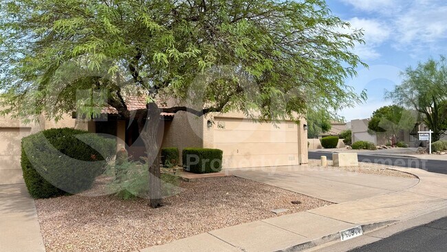 Foto del edificio - 10944 N 117th Pl