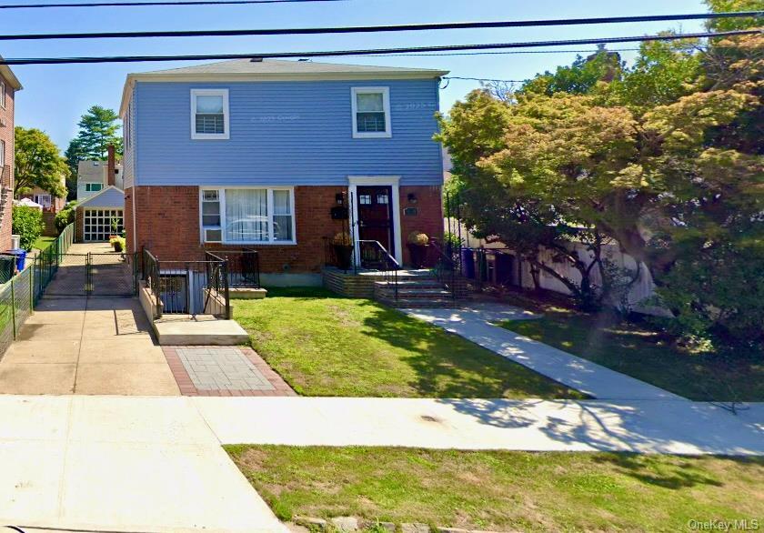 Foto principal - 42-35 217th St