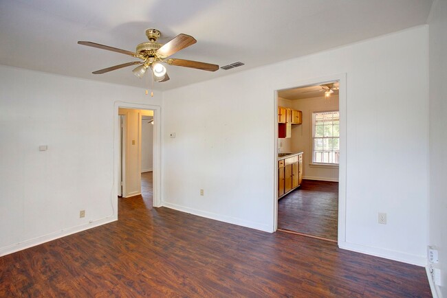 Building Photo - Affordable 2-Bedroom, 1-Bath Home for Leas...