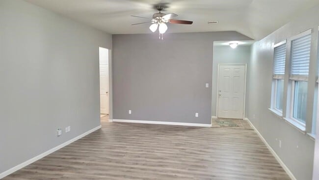 Building Photo - 23614 Maple View Dr