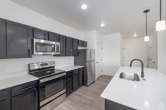 1BR, 1BA - 843SF - Maine Ave Apartments