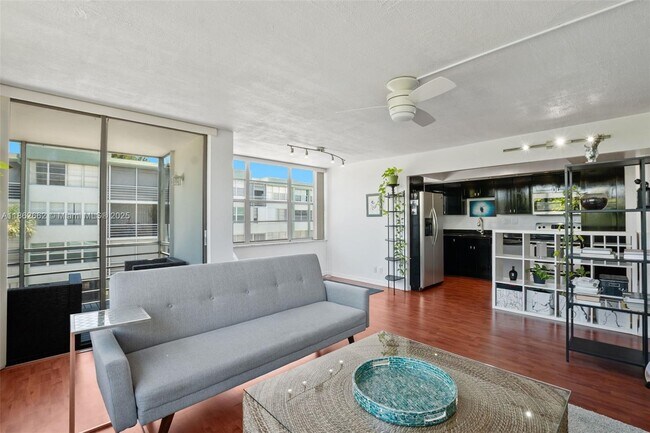 Foto del edificio - 2771 Taft St