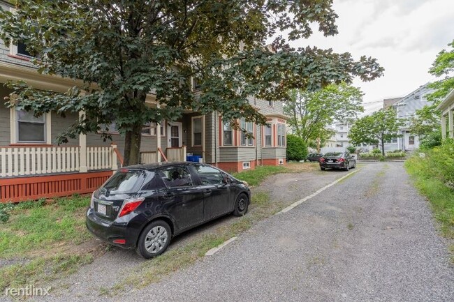 Building Photo - 4 br, 2 bath House - 28 Chesnut street