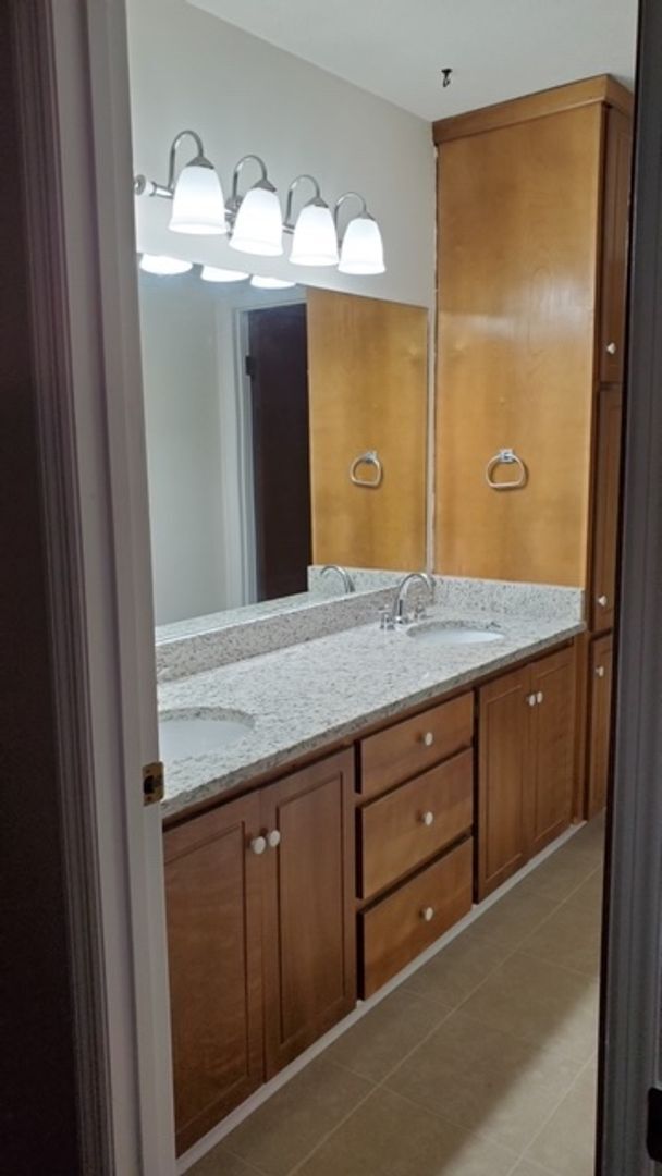 Building Photo - 1711 Delhi Dr