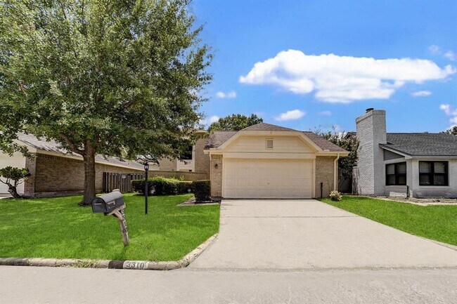 Foto del edificio - 3310 Meadway Dr