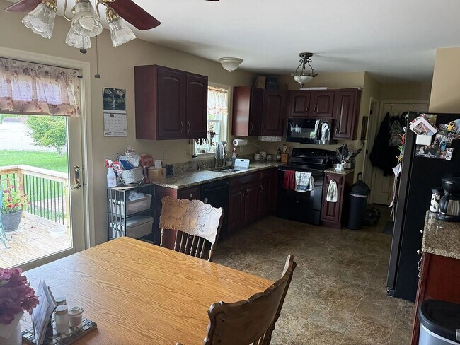Foto del edificio - 1223 E Newport Rd