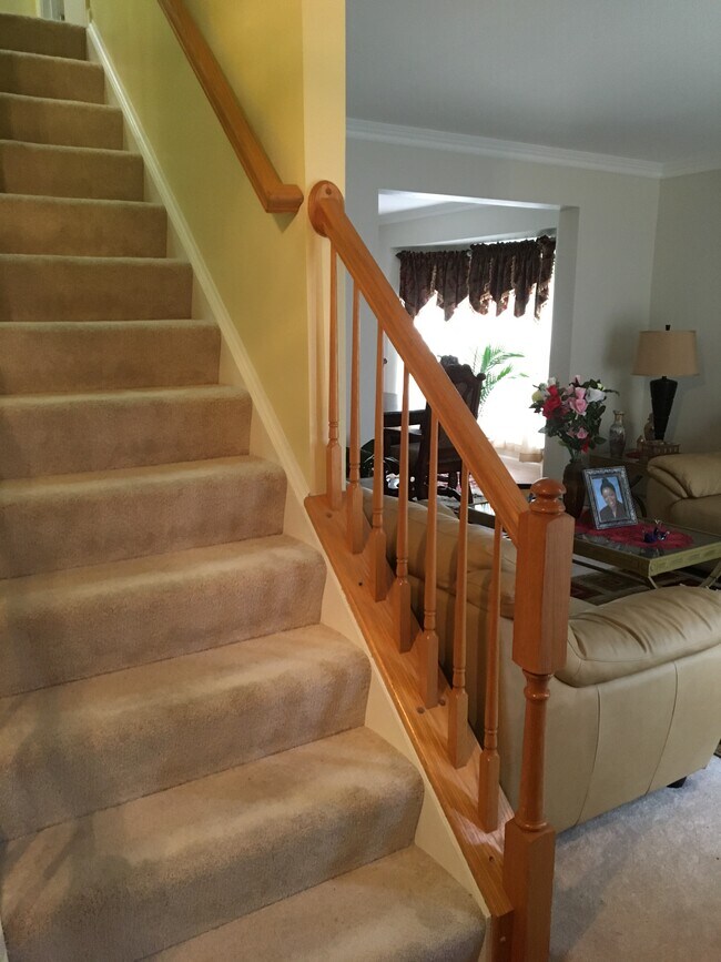 Foto del edificio - 8416 Bates Dr