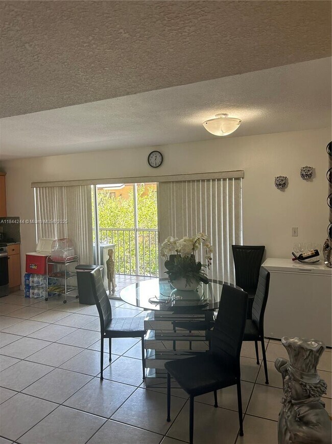 Foto del edificio - 17000 NW 67th Ave