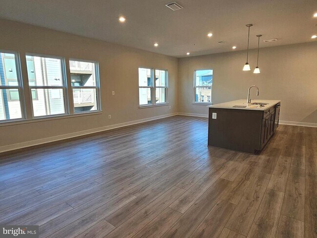 Foto del edificio - 14401 Milk Thistle Ln