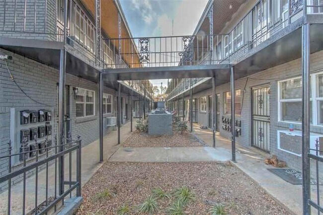 Foto del edificio - 1433 Court Ave