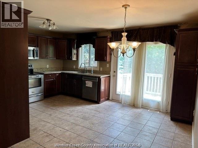 Building Photo - 945 Imperial Crescent