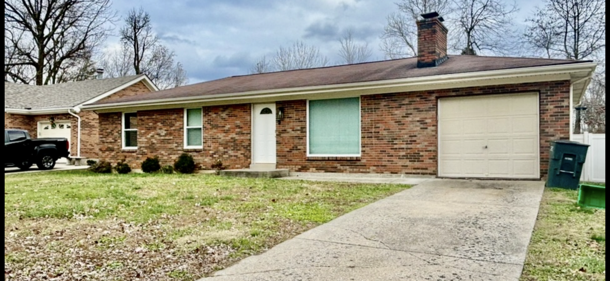 Primary Photo - 3BR/1.5 BA with two bonus rooms and finish...